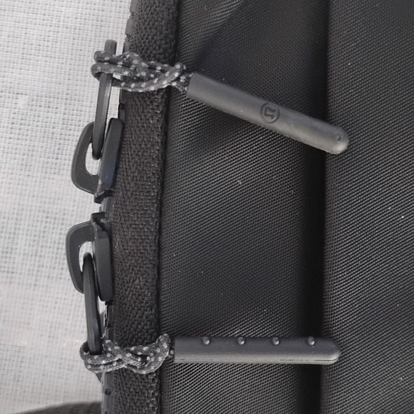 lLULULEMON Easy Access Crossbody Bag Black EUC ✨ - Picture 5 of 8